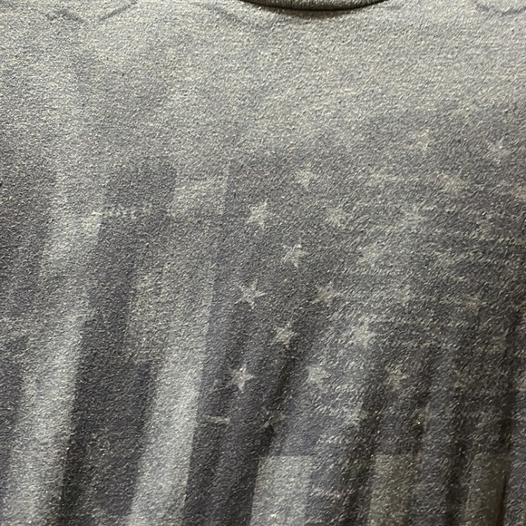 Apt 9 T-shirt - Picture 2 of 3